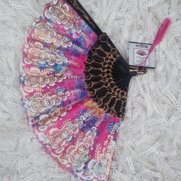 BEAUTIFUL LADY'S DELUXE FOLDABLE HAND FAN w/STAND!! - Picture 2 of 3